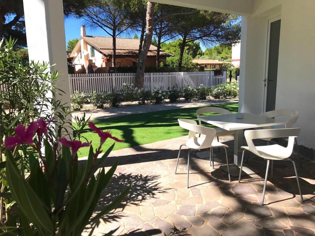 Angolo Mare Apartments & Rooms Porto Pino Luaran gambar