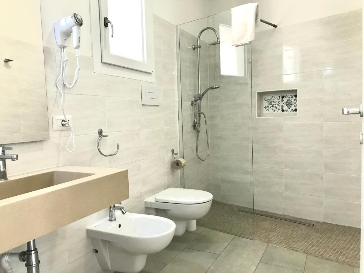 Angolo Mare Apartments & Rooms Porto Pino Luaran gambar