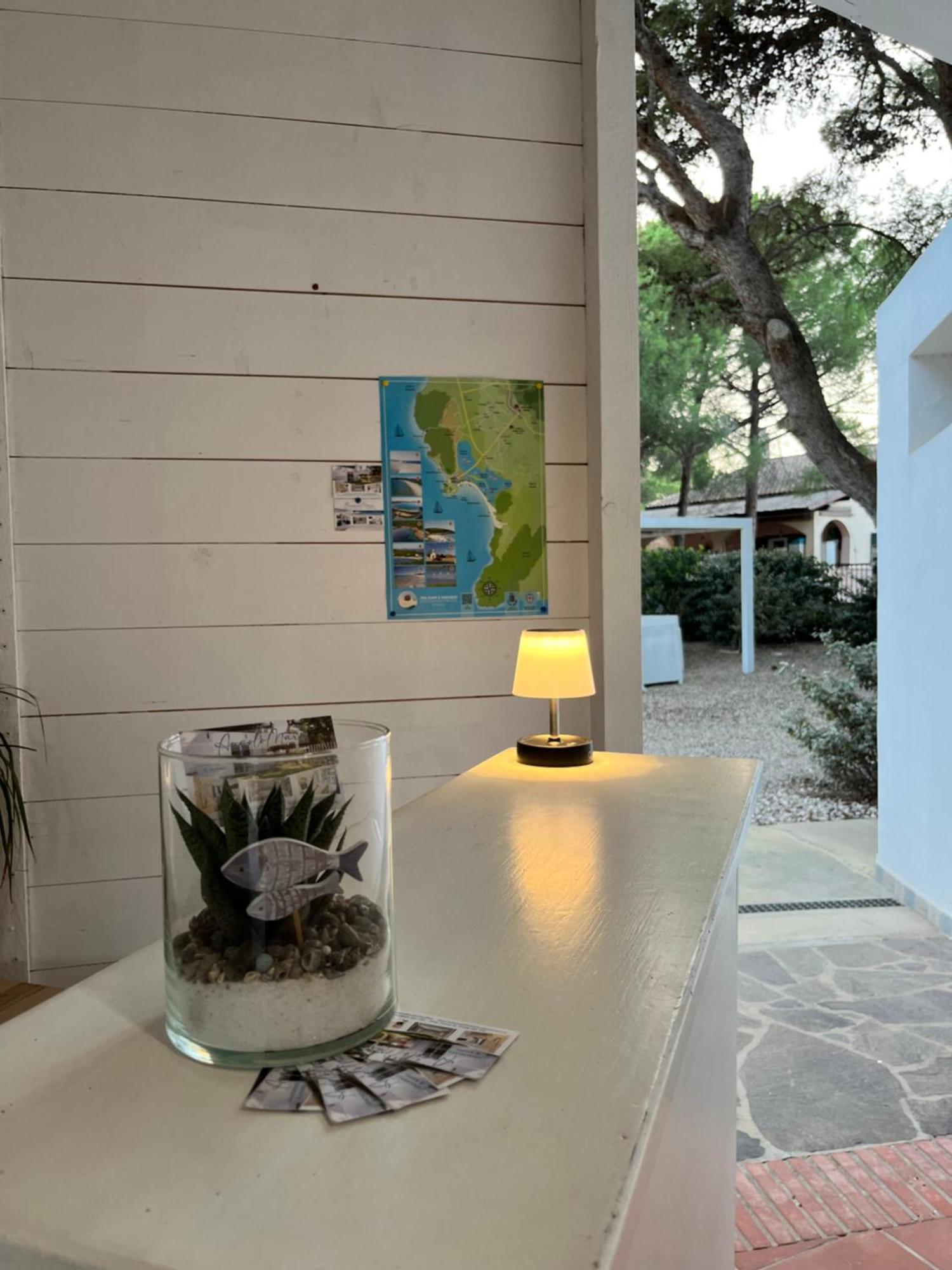 Angolo Mare Apartments & Rooms Porto Pino Luaran gambar